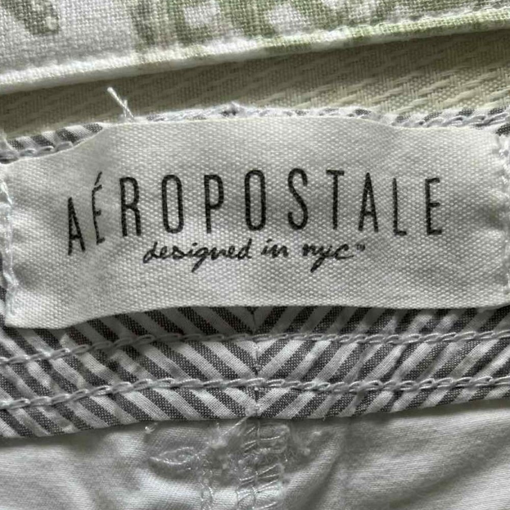 Aeropostale Women’s Midi Twill Shorts – Size 8, White - Picture 3 of 7